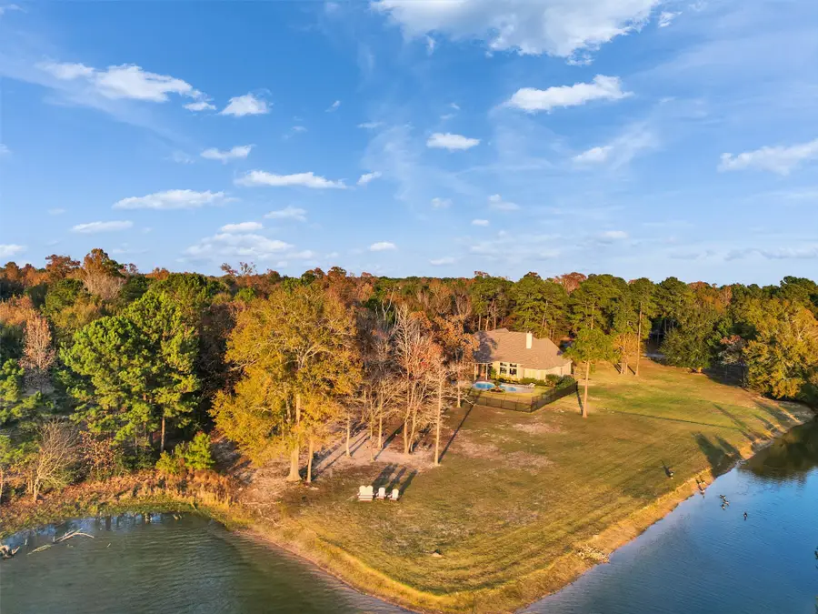 15601 Crown Oaks Drive, Montgomery, TX 77316 - Image #3