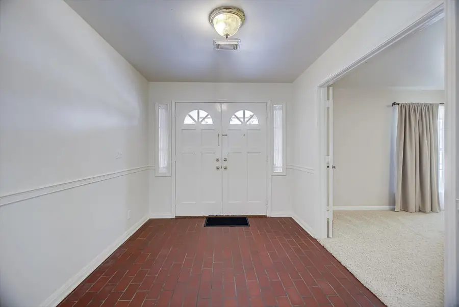 106 Woodland Road, Lake Jackson, TX 77566 - Image #2