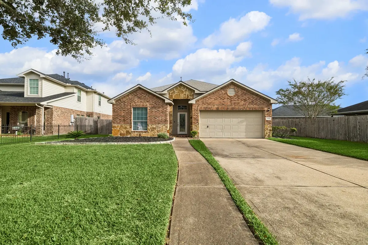 10051 Lynnwood Drive, Baytown, TX 77521 - #1
