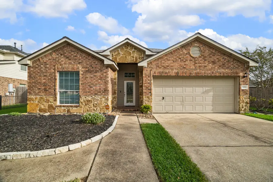 10051 Lynnwood Drive, Baytown, TX 77521 - #2