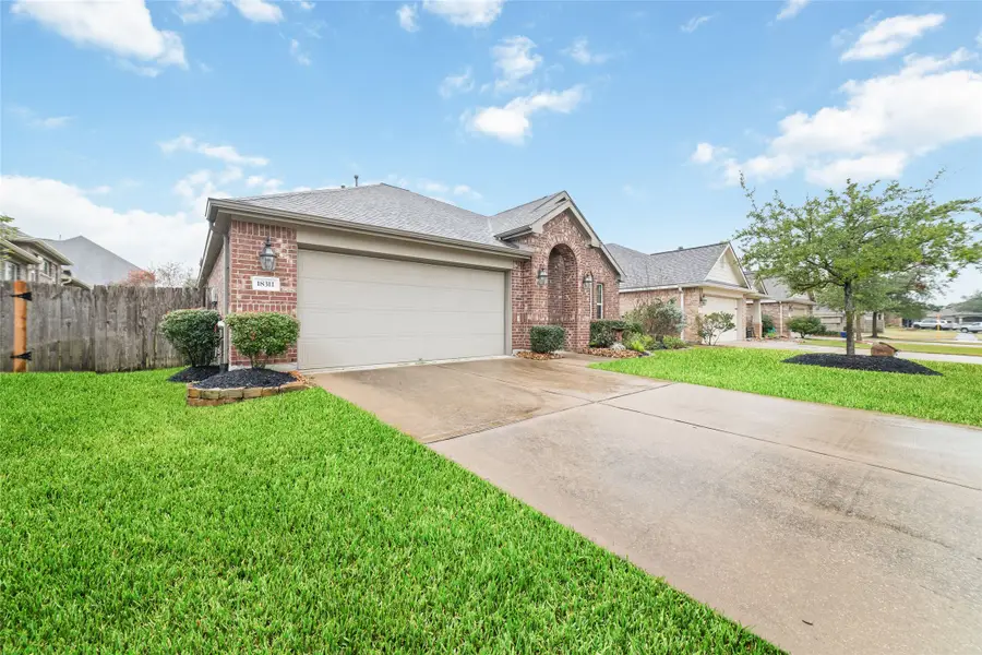 18311 Russett Green Drive, Tomball, TX 77377 - Image #2
