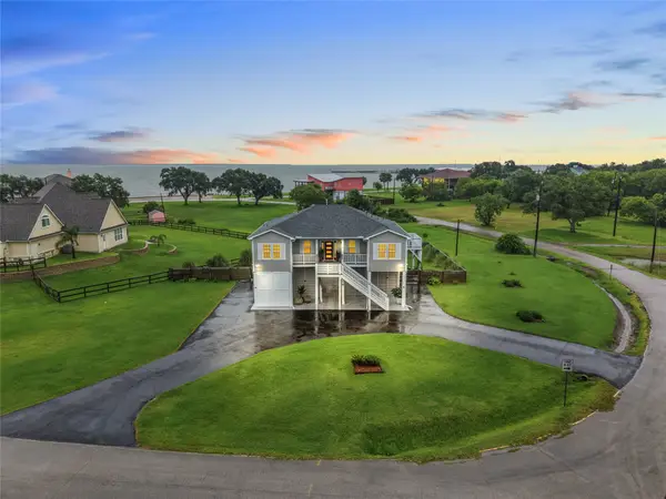 4 Shore Acres Circle, Shoreacres, TX 77571