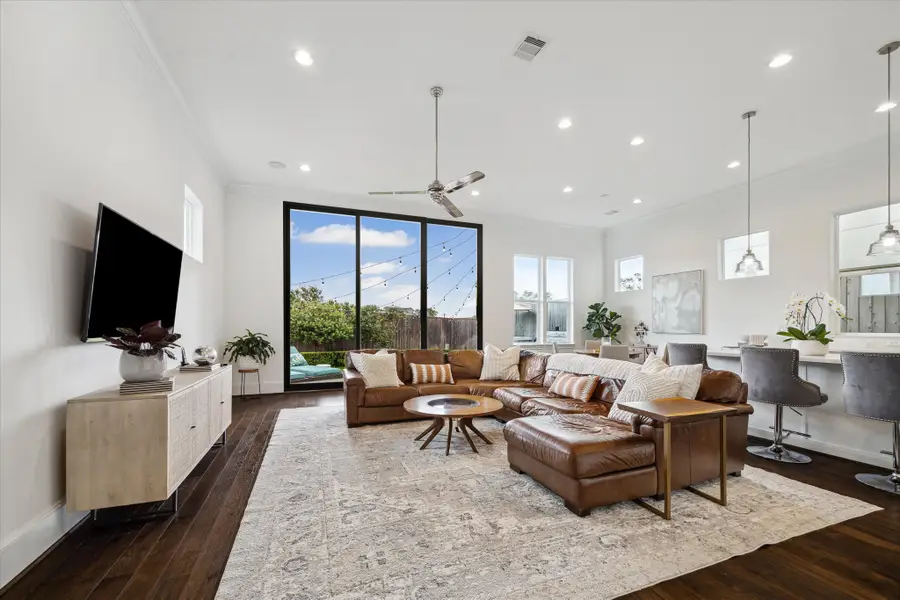 6122 Cottage Grove Lake Drive, Houston, TX 77007 - Image #2