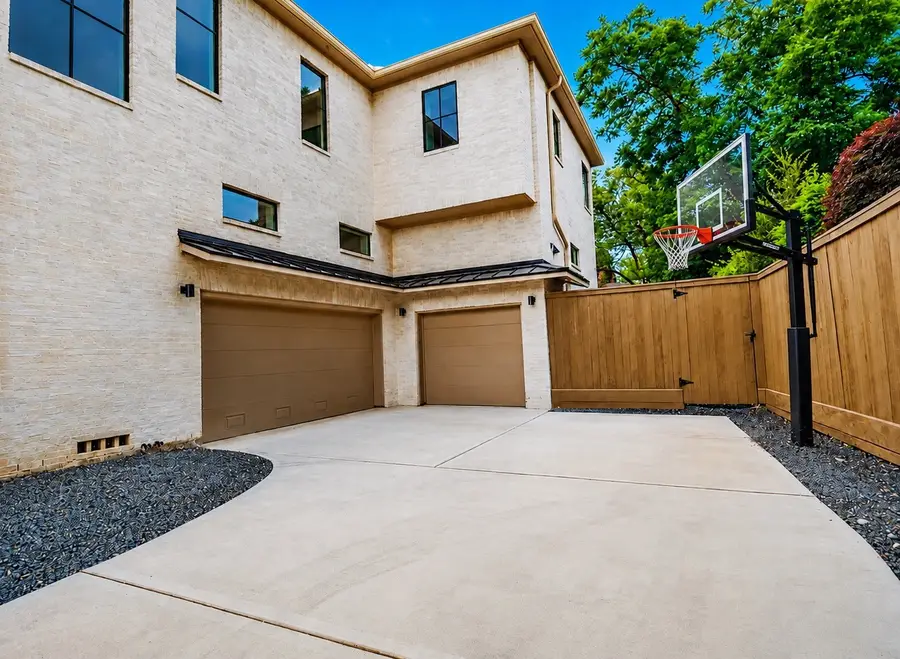 2341 Maroneal St, Houston, TX 77030 - #3