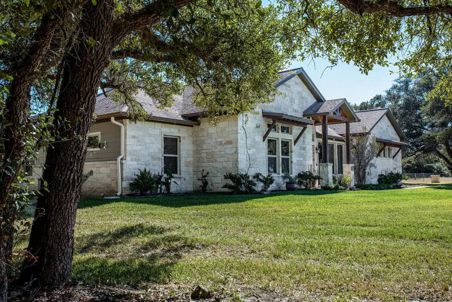 437 Bischoff Road, Inez, TX 77968 - Image #3