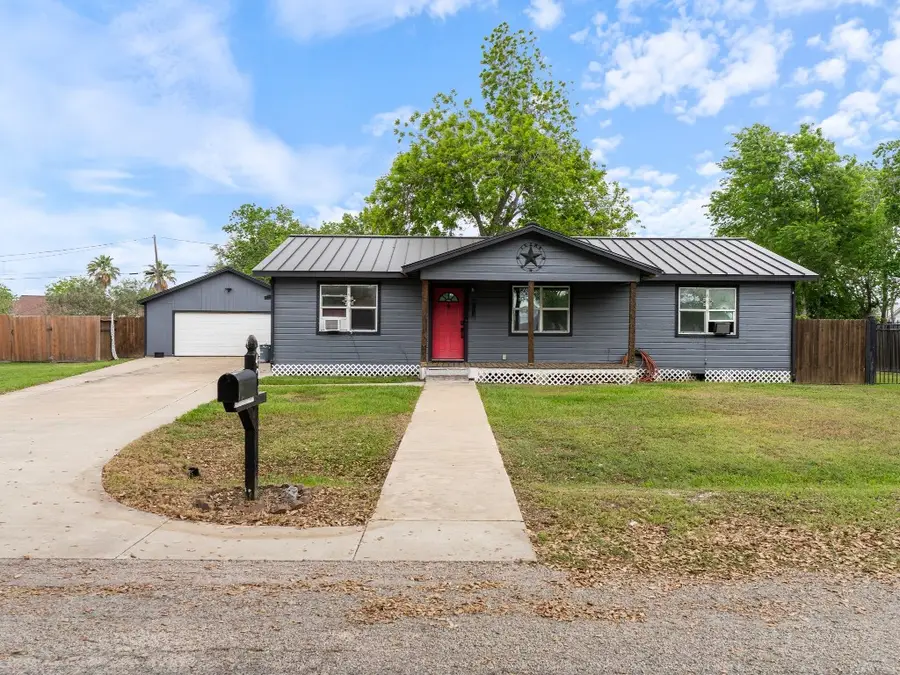 404 E Elizabeth Avenue, Palacios, TX 77465 - #2