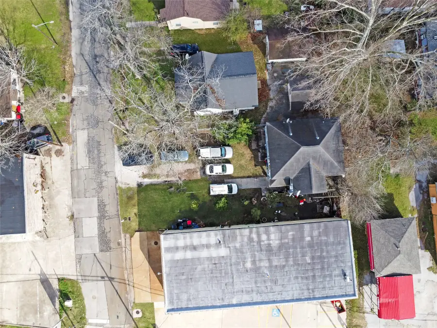 4 E Francis Street, Baytown, TX 77520 - #3