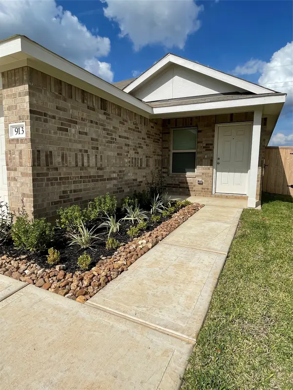 913 Gentle Moss Drive, Magnolia, TX 77354