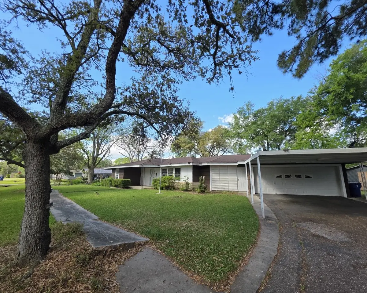 813 N Morgan Street, Angleton, TX 77515 - #1