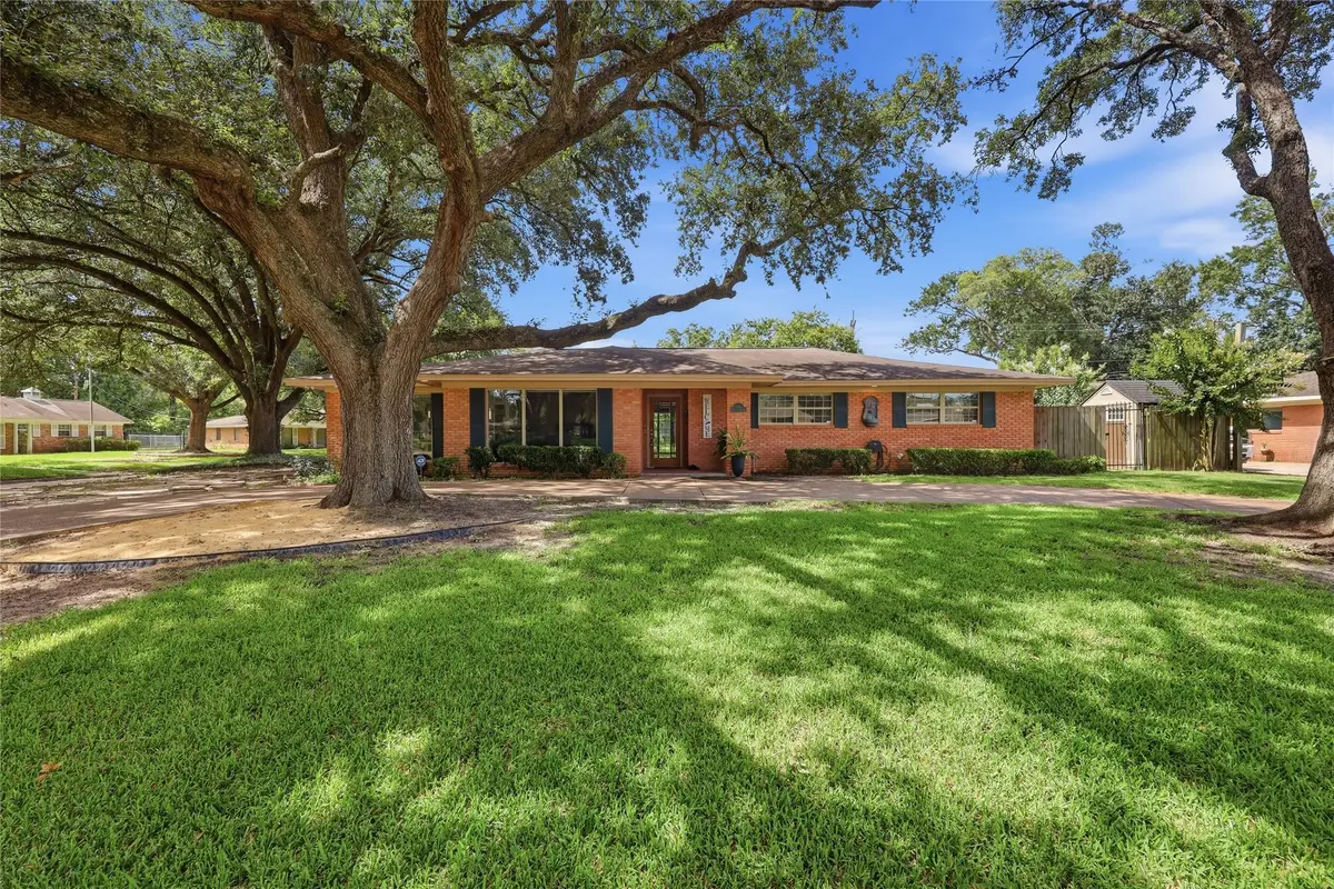 3890 Kenwood Drive, Beaumont, TX 77706 - #1