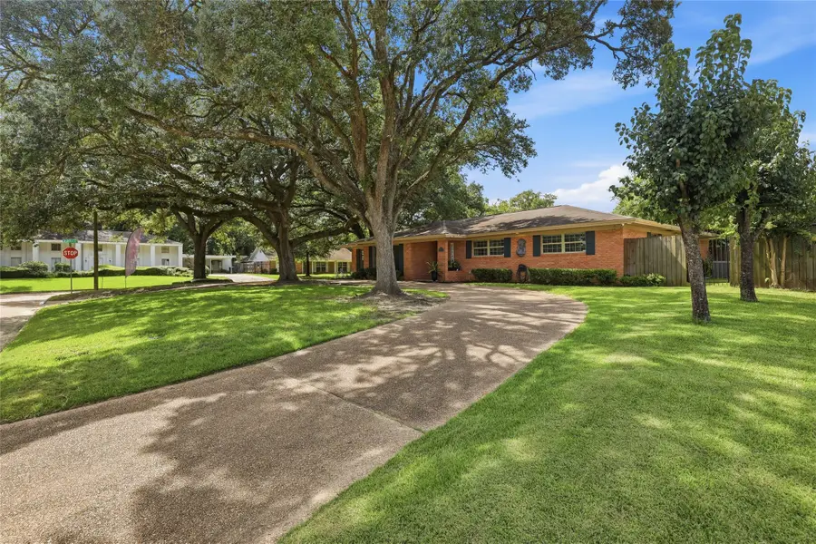 3890 Kenwood Drive, Beaumont, TX 77706 - #2