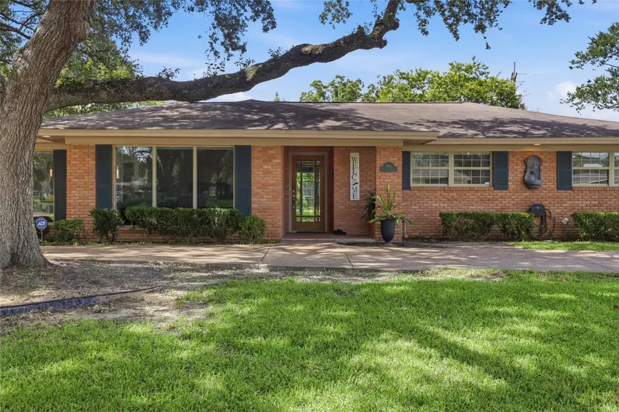 3890 Kenwood Drive, Beaumont, TX 77706 - #3