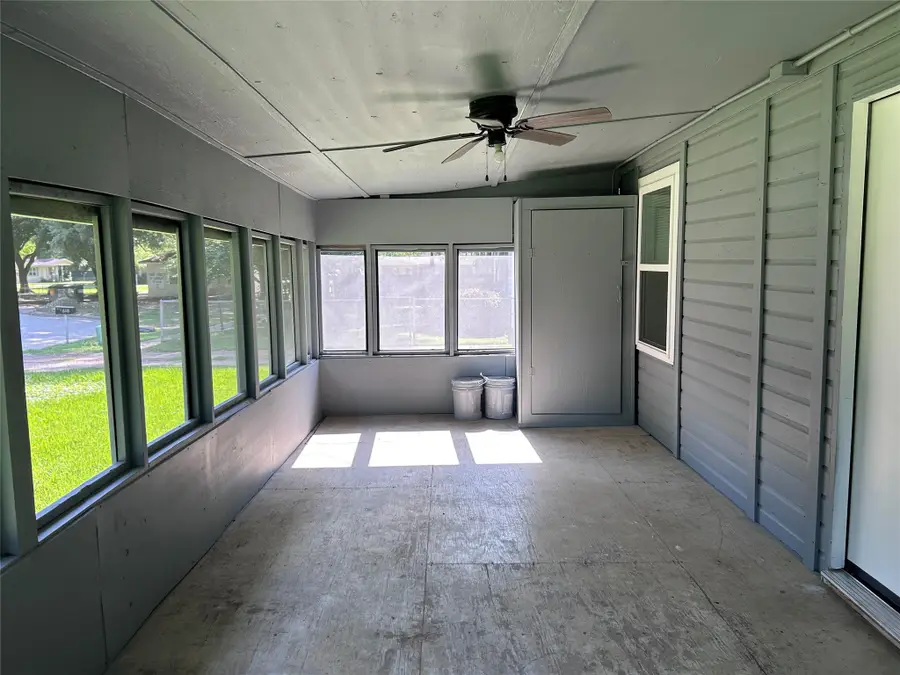 616 E Boothe Street, Cleveland, TX 77327 - #2