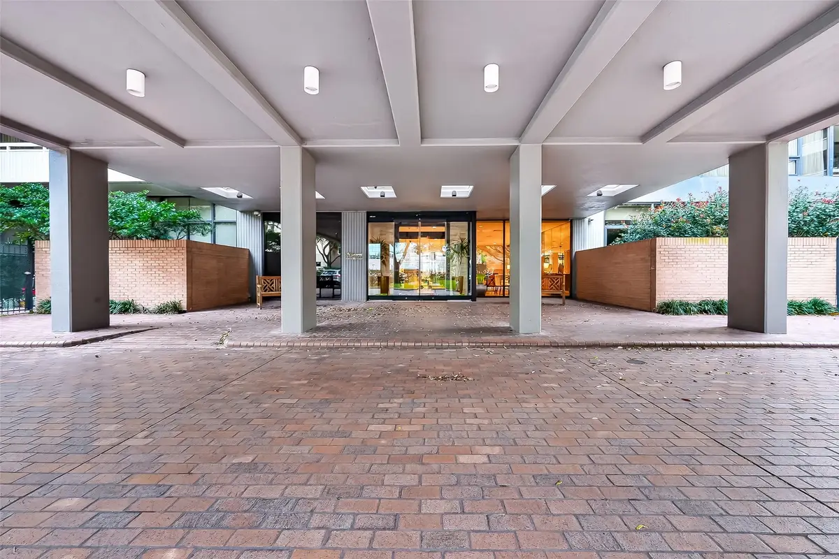 15 Greenway Plaza #2A, Houston, TX 77046 - #1