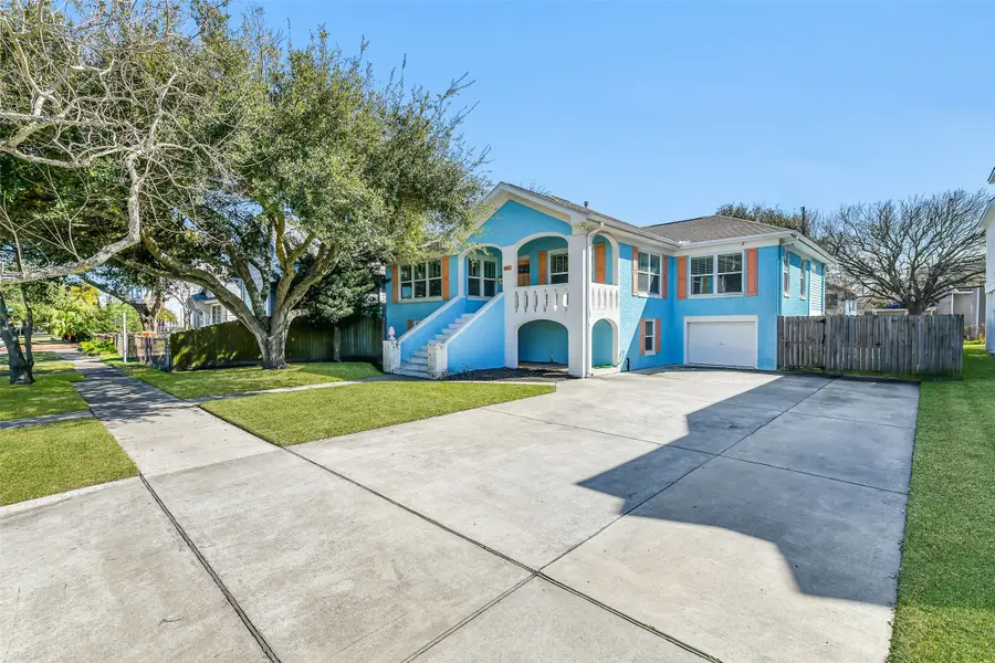 3807 Avenue R, Galveston, TX 77550 - #3