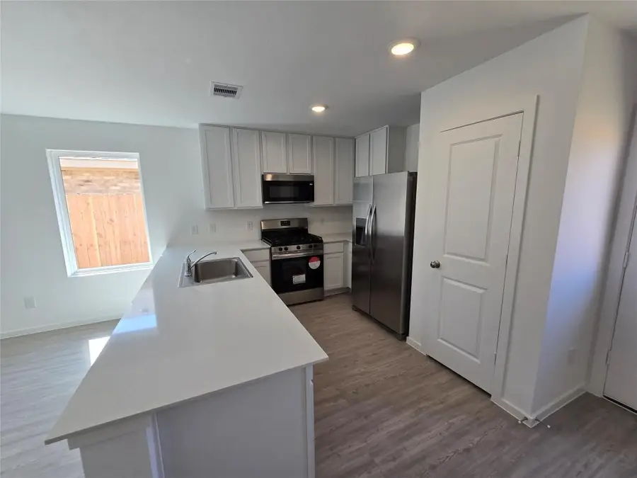 908 Constitution Drive, Bay City, TX 77414 - #2