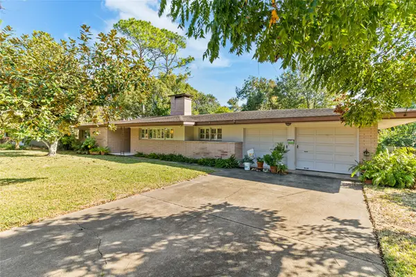 58 Plantation Court, Lake Jackson, TX 77566