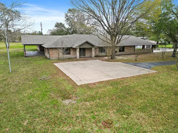 15151 Lakeview Drive, Beach City, TX 77523