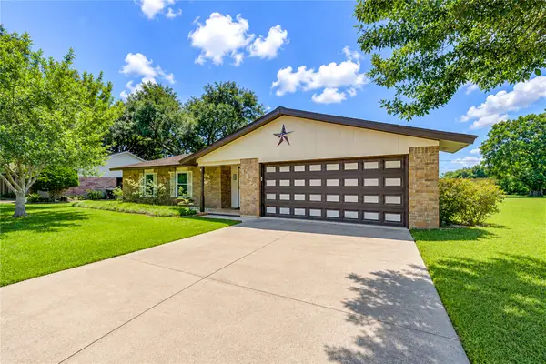 1320 Linwood Drive, Wharton, TX 77488