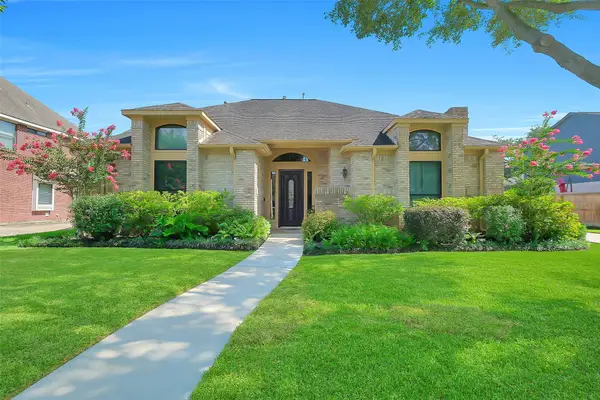910 Millpond Drive, Sugar Land, TX 77498