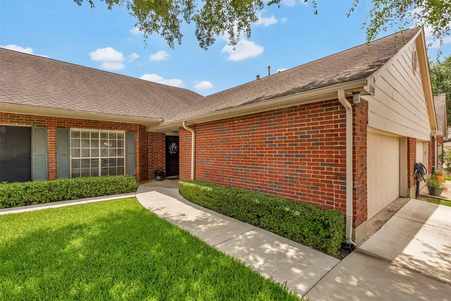 3310 Country Meadows Court, Pearland, TX 77584 - Image #2