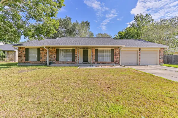 1104 Lost River Drive, Friendswood, TX 77546