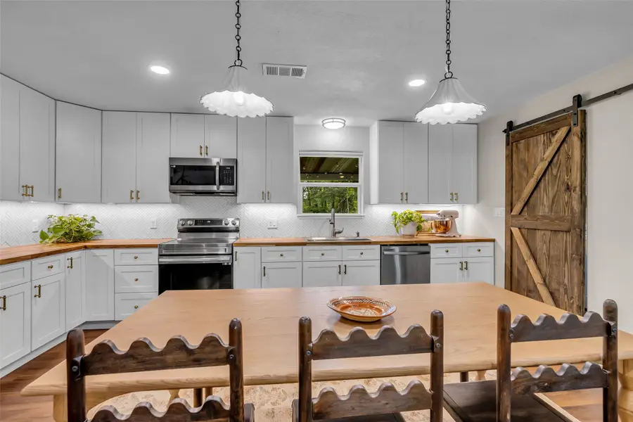 261 S Oakridge Drive, Cleveland, TX 77328 - #2