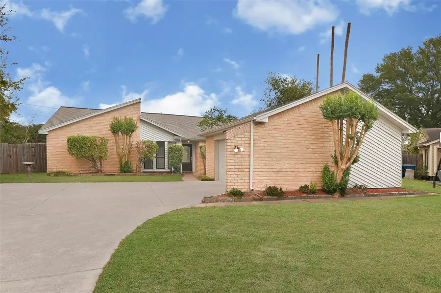 8726 Wildforest Drive, Houston, TX 77088 - Image #2