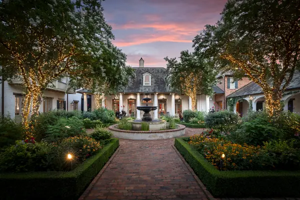 2 Grand Colonial Drive, The Woodlands, TX 77382