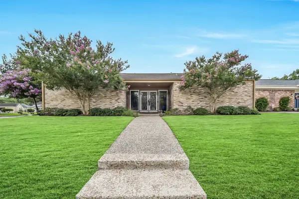 16 Charleston Street N, Sugar Land, TX 77478