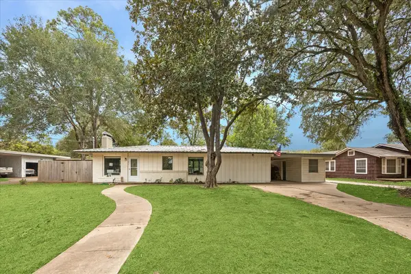 317 Harbert Street, Columbus, TX 78934