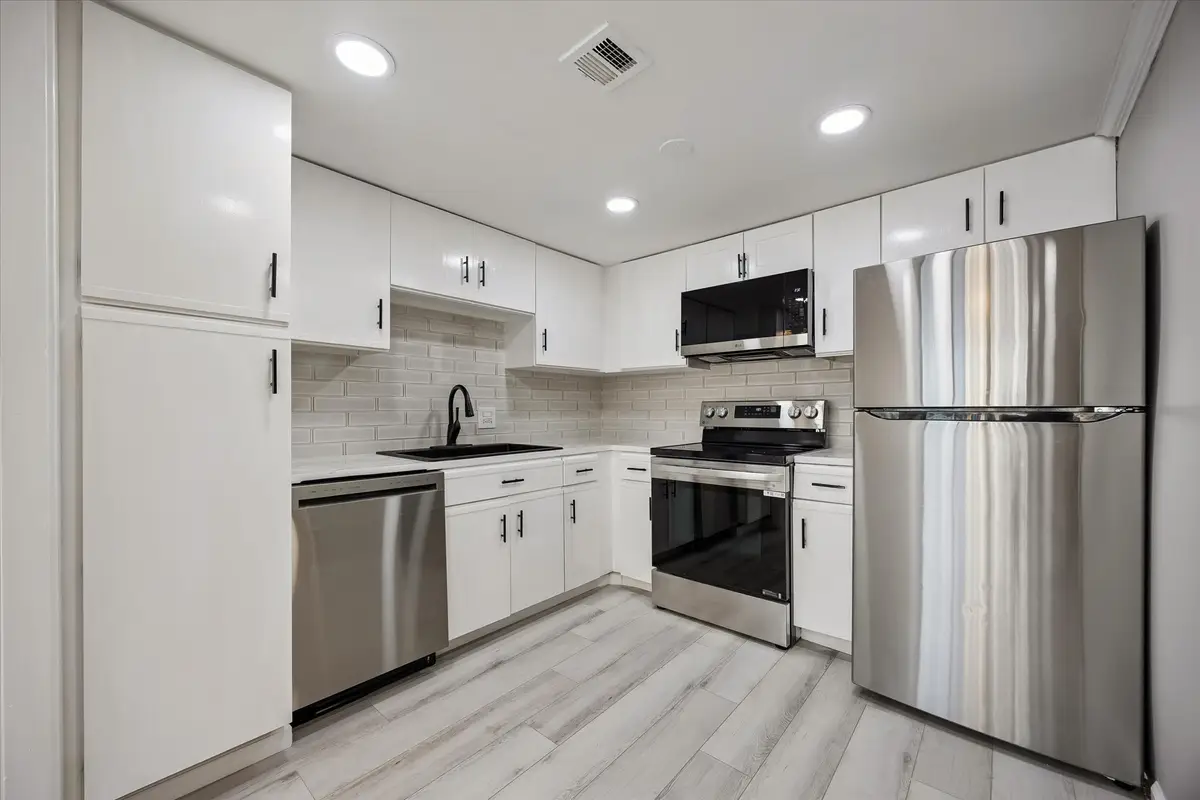 2016 Main Street #903, Houston, TX 77002 - #1