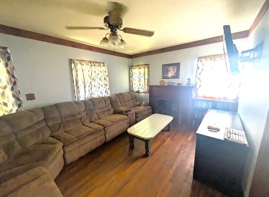 303 E Livingston Street, San Augustine, TX 75972 - #2