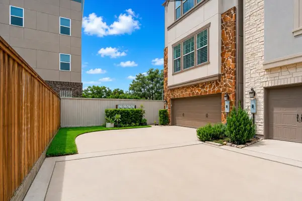 6762 Sussex Manor Street, Houston, TX 77055