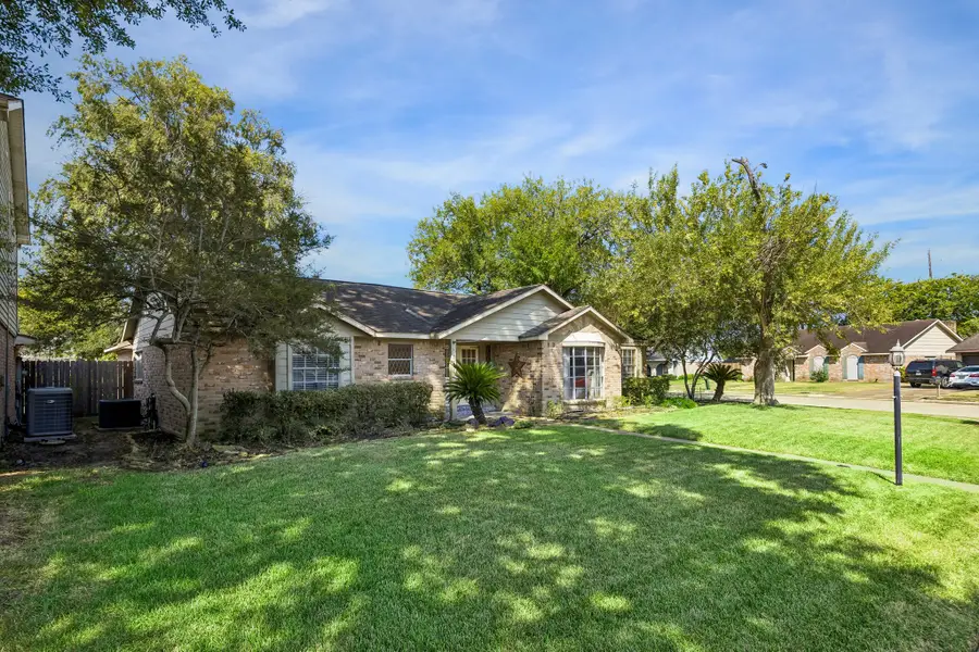 11302 Brighton Lane, Meadows Place, TX 77477 - #2