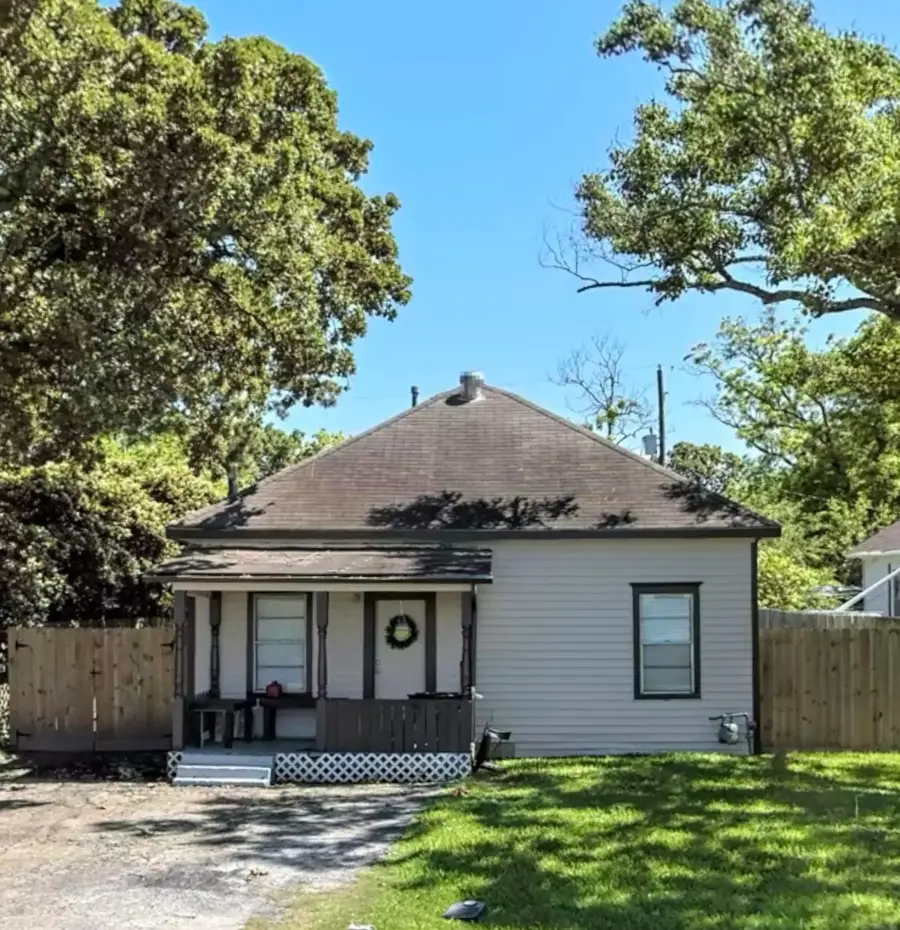1017 S Kansas Street, La Porte, TX 77571 - #2