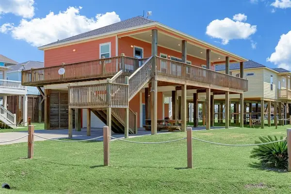 934 S Cove, Crystal Beach, TX 77650