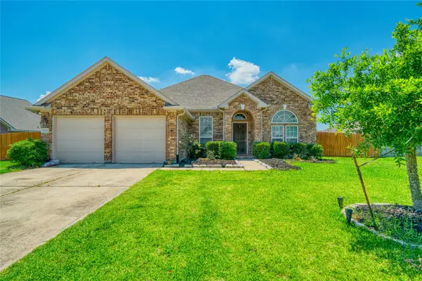 9515 Taylor Lane, Mont Belvieu, TX 77523