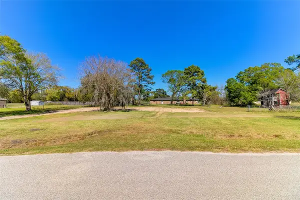 105 County Road 313, Sweeny, TX 77480