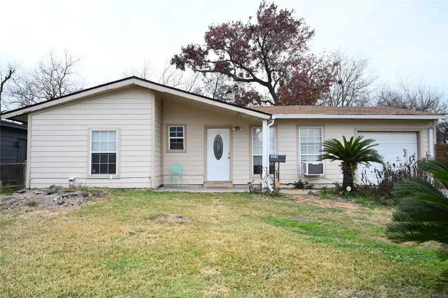 302 Glenmore Drive, Pasadena, TX 77503 - Image #2