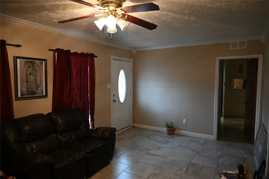 302 Glenmore Drive, Pasadena, TX 77503 - Image #3