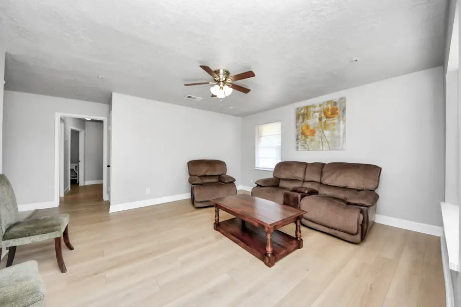 2811 Wentworth Lane, Pasadena, TX 77506 - Image #2