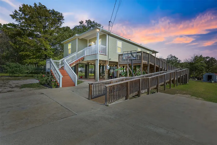 9810 Oak Leaf Drive, Baytown, TX 77521 - Image #2