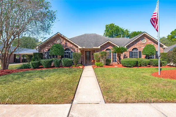 505 Twin Pines Drive, Friendswood, TX 77546