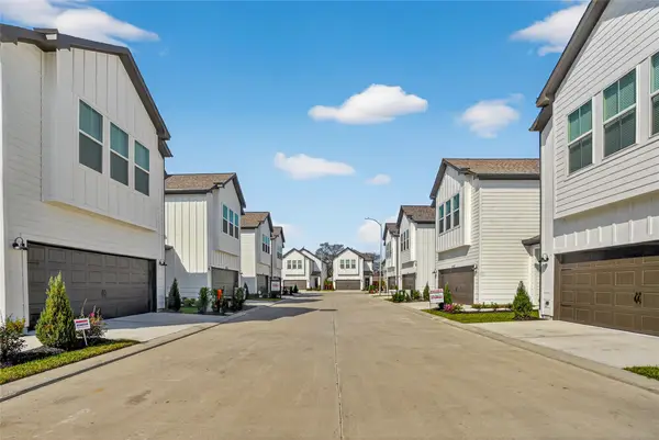 5004 Yesenia Palm Street, Houston, TX 77021