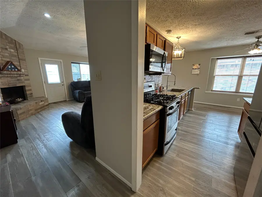 754 Sugar Hill Drive, La Porte, TX 77571 - Image #3