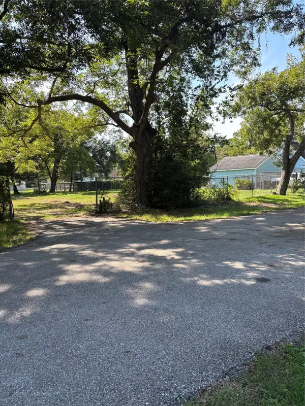 00 Waco, League City, TX 77573