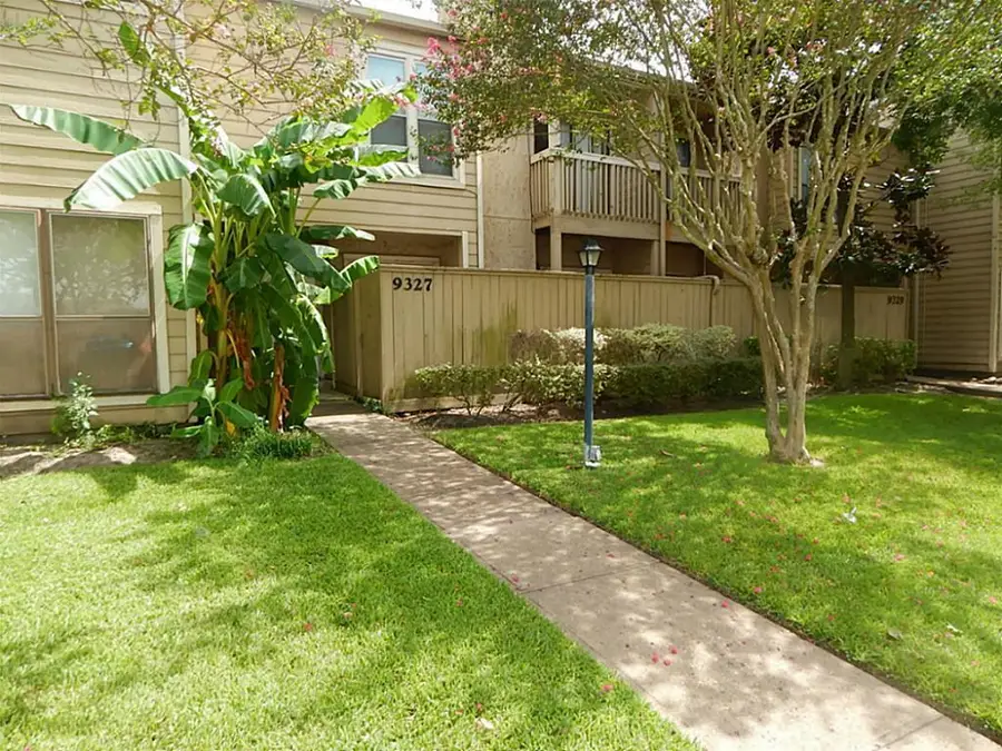 9327 Pagewood Lane, Houston, TX 77063 - Image #2