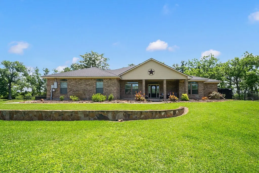 318 Sunrise Blvd, Angleton, TX 77515 - #1