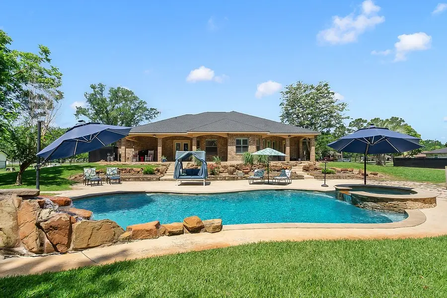 318 Sunrise Blvd, Angleton, TX 77515 - #2